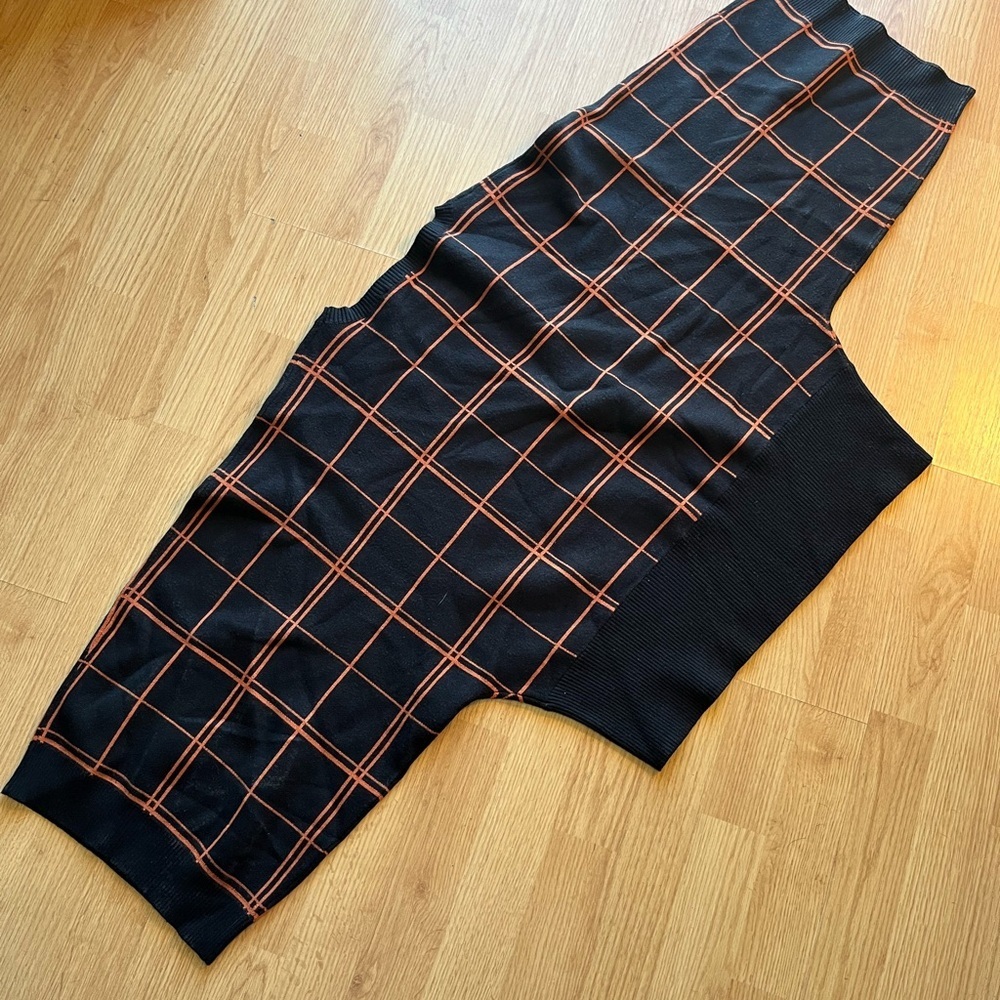 Marc New York by Andrew Marc Black Sweater with Orange Checked Lines - Picture 7 of 9